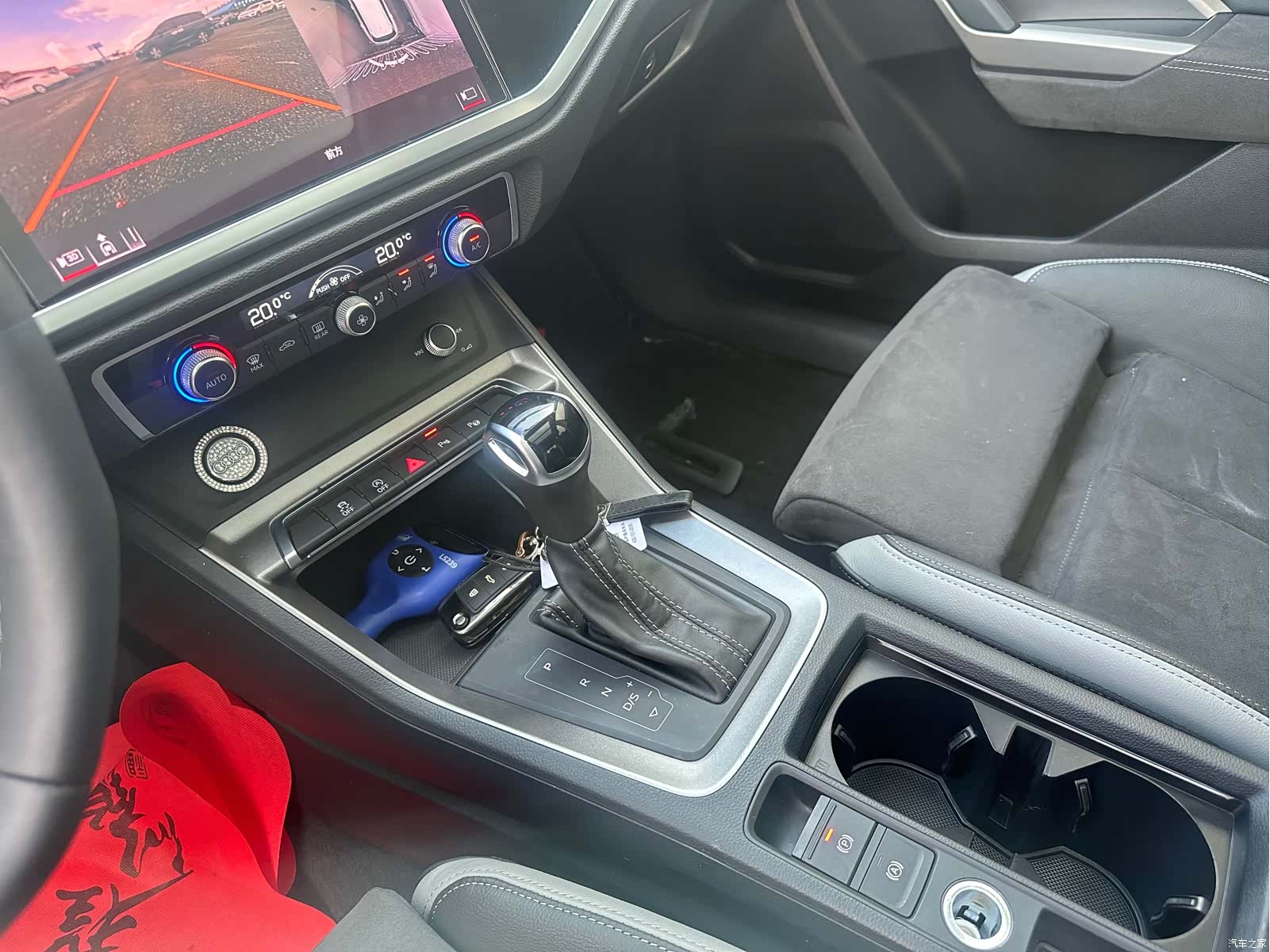 Audi Q3, 2022 10