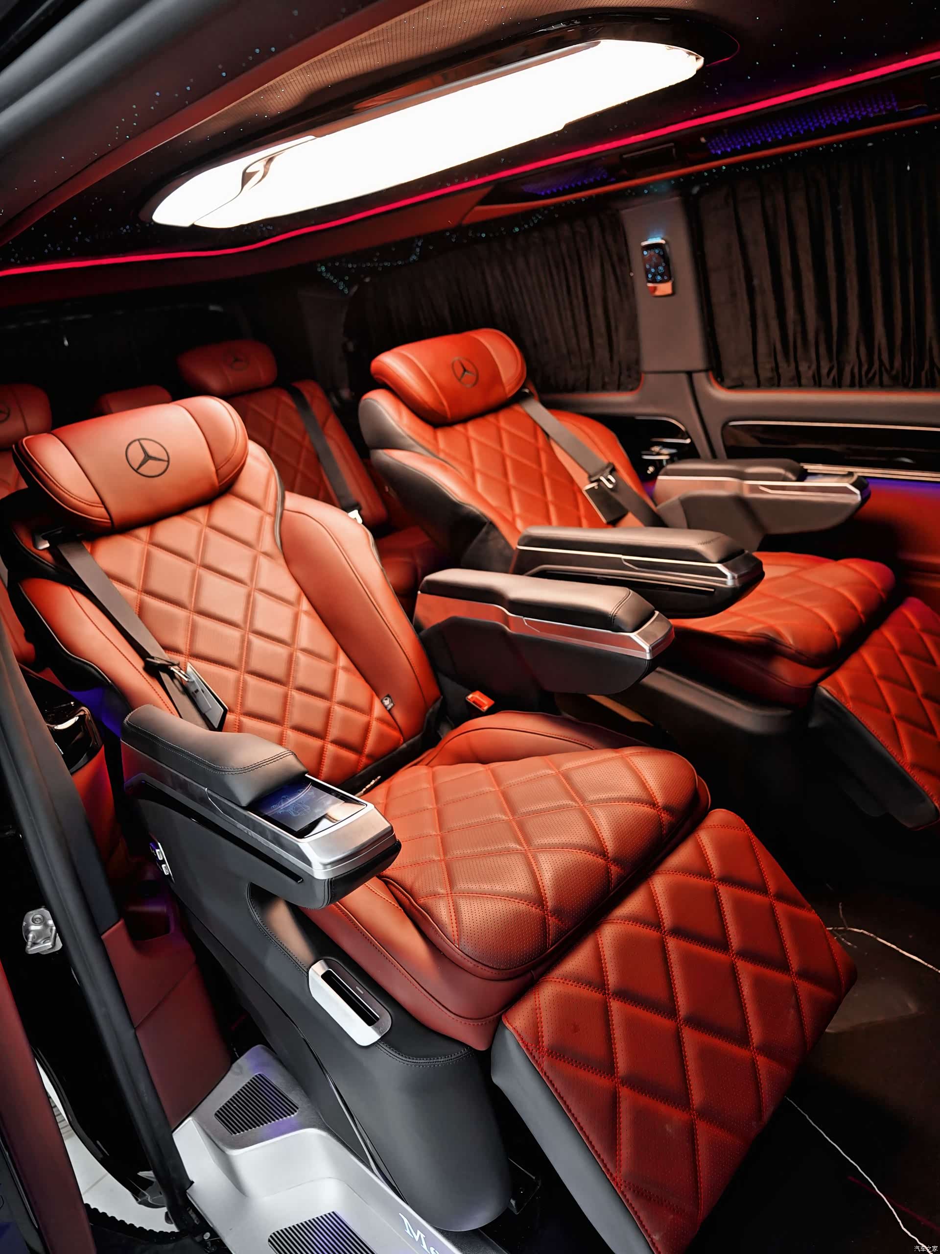 Mercedes-Benz 7, 2025 20