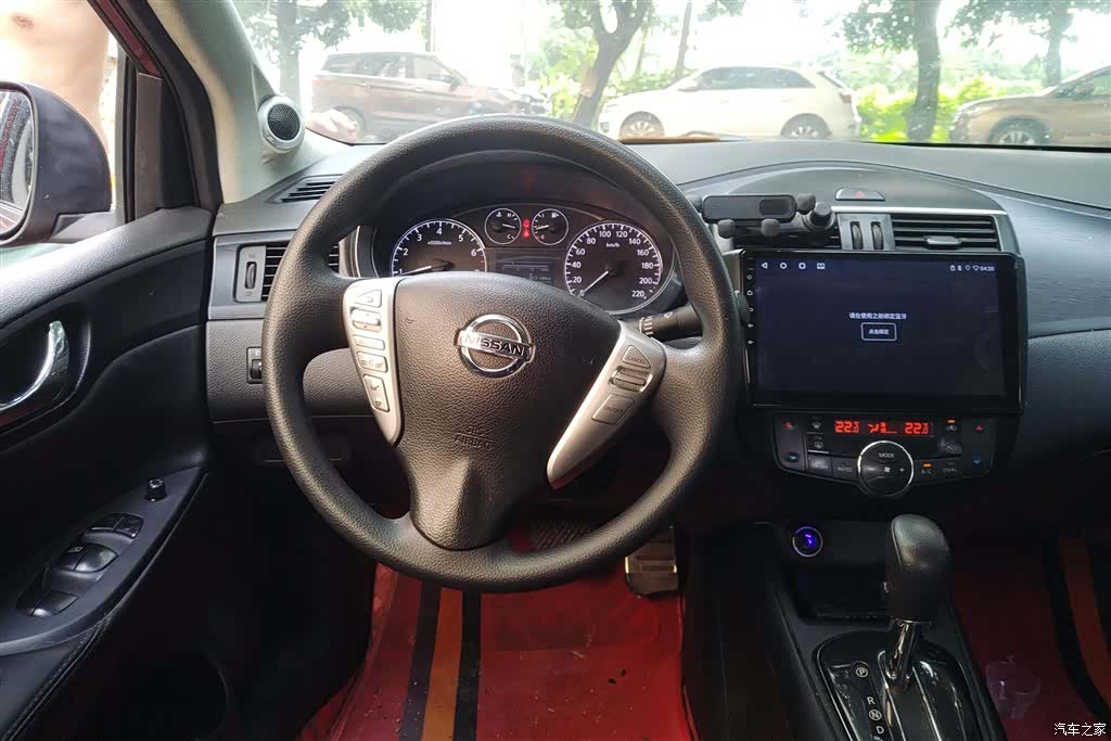 Nissan Tiida, 2012 15