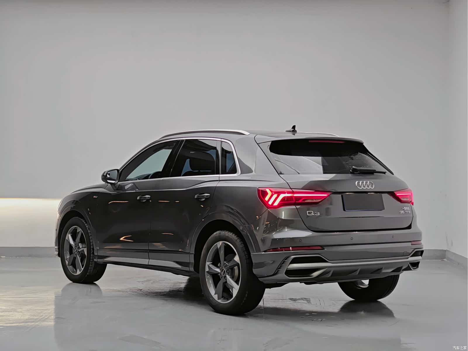 Audi Q3, 2023 4
