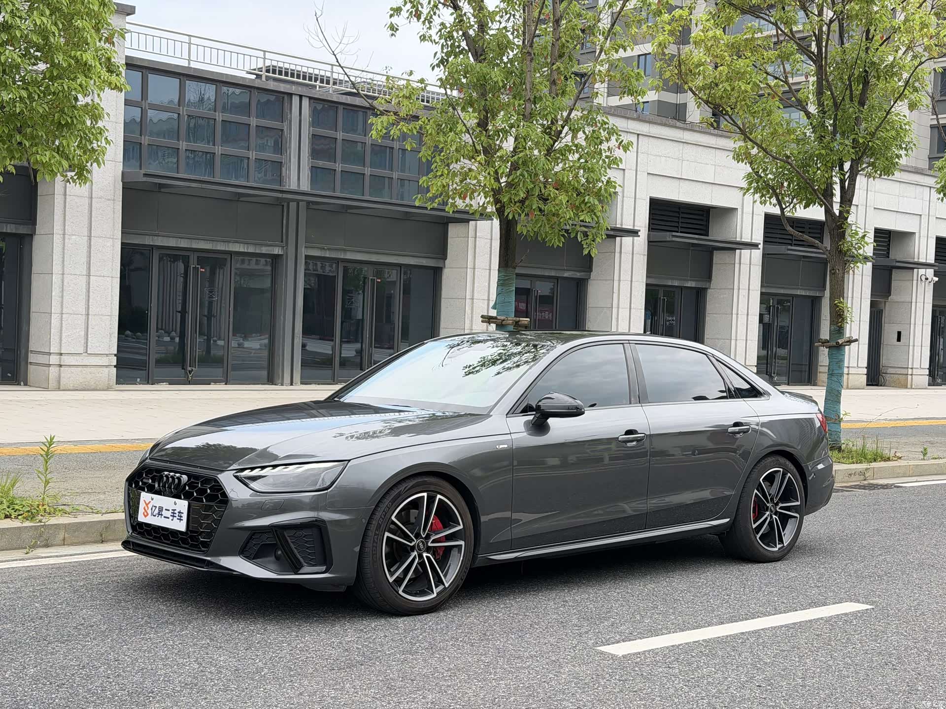 Audi A4L, 2024 1