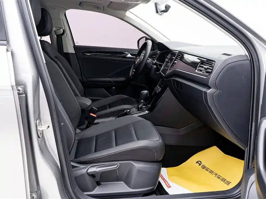 Volkswagen T-ROC exploring Songs