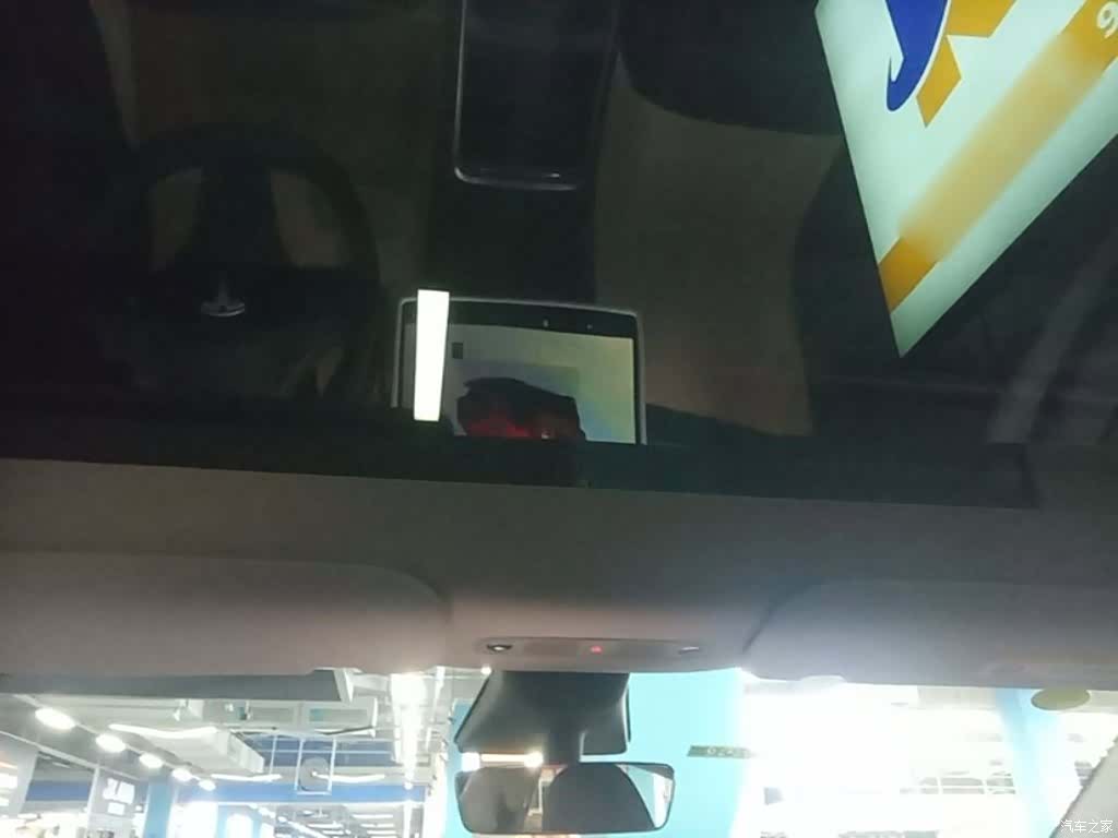 Tesla Model Y, 2023 18