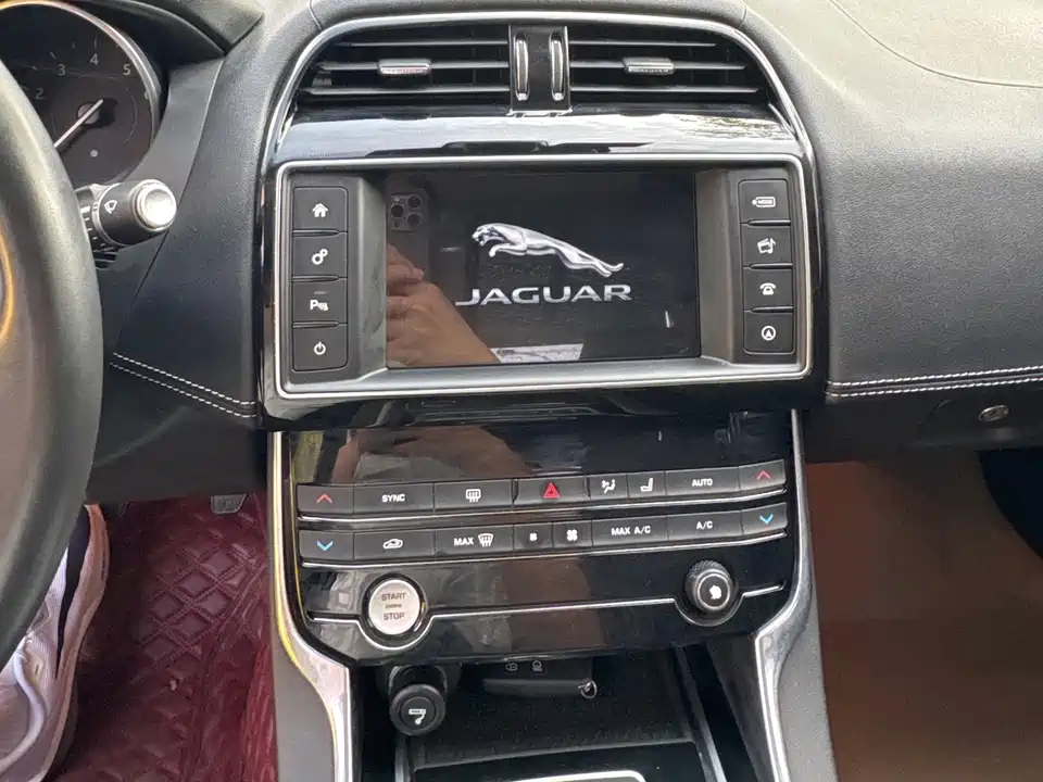 Jaguar XE