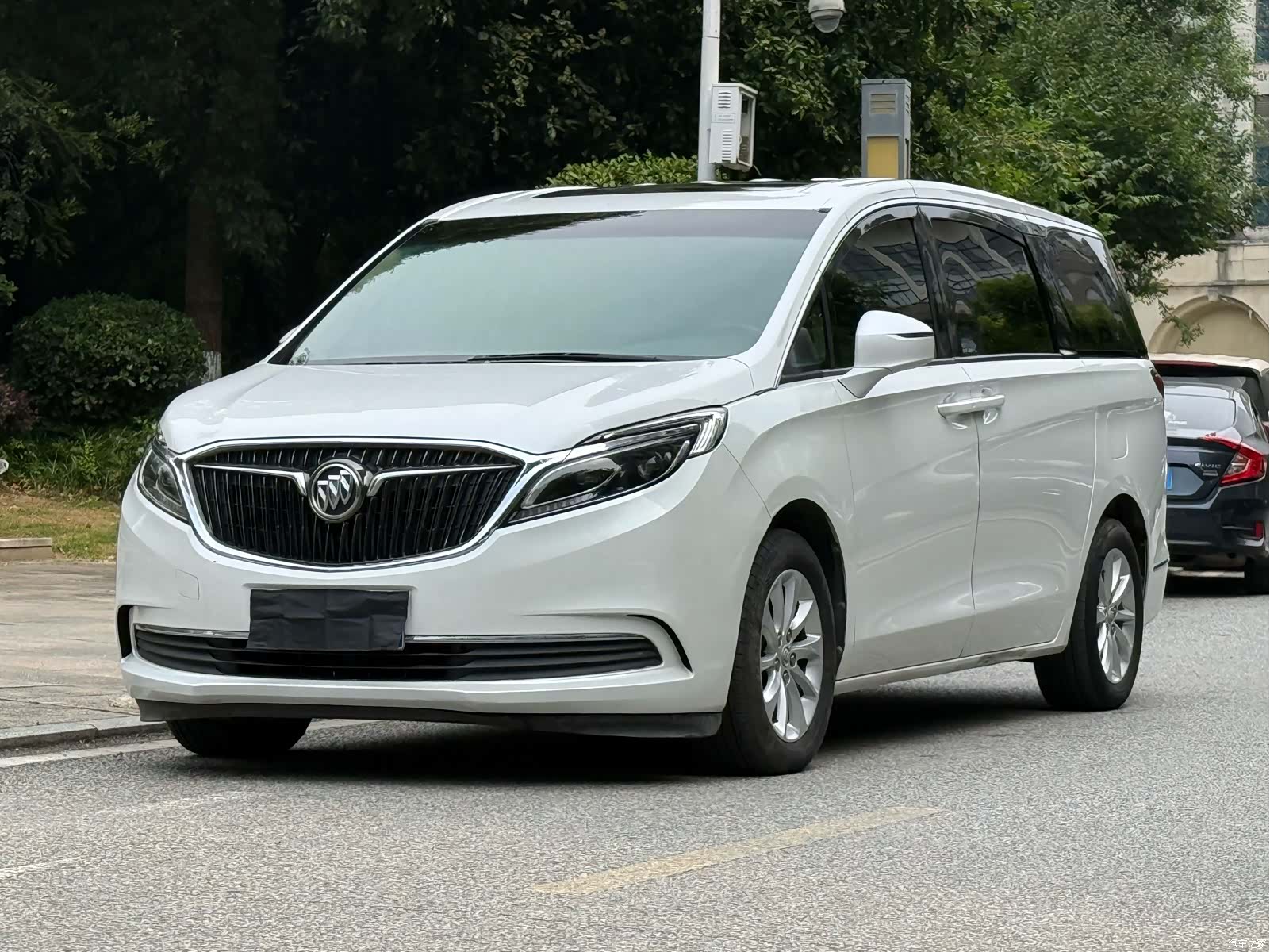 Buick GL8, 2018 3