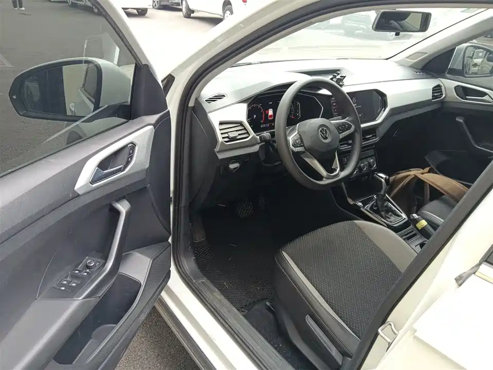 Volkswagen Exploring the shadow