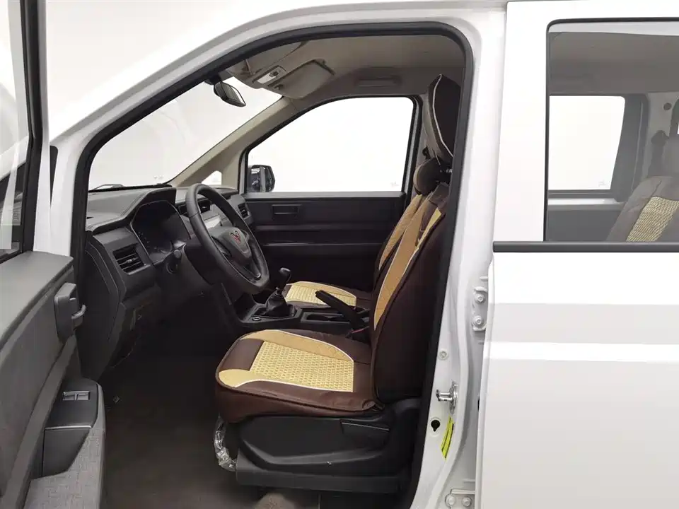 Wuling Wuling Hongguang PLUS