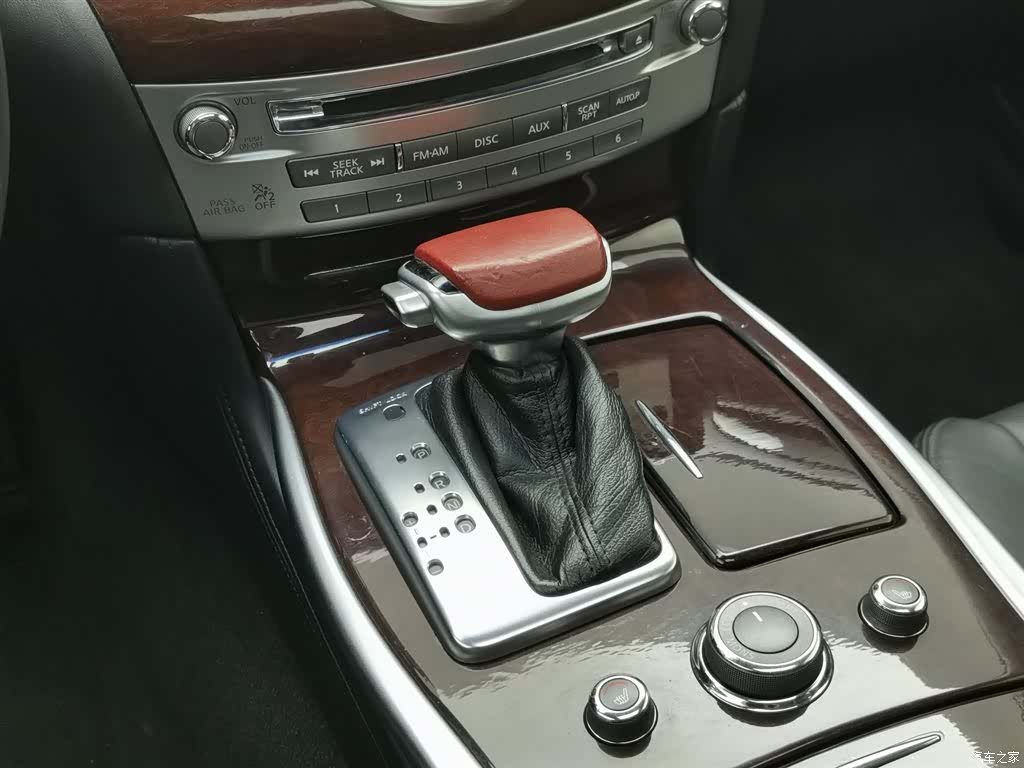 Infiniti Q70, 2017 13
