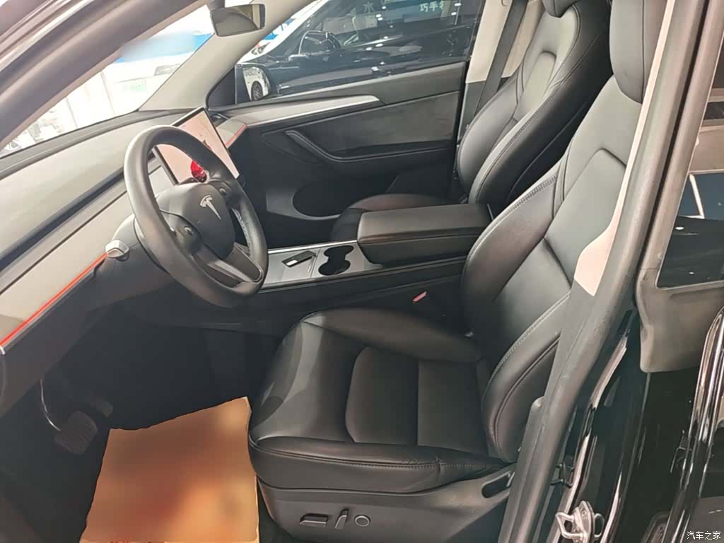 Tesla Model Y, 2023 15