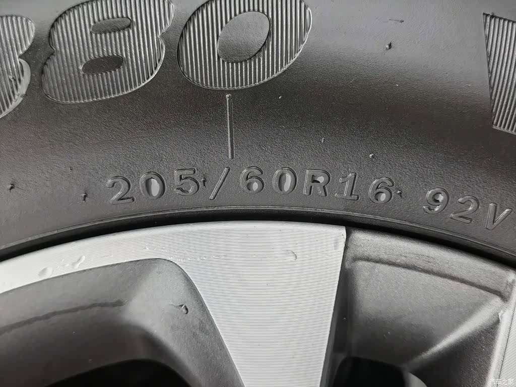Geely EX3, 2022 24