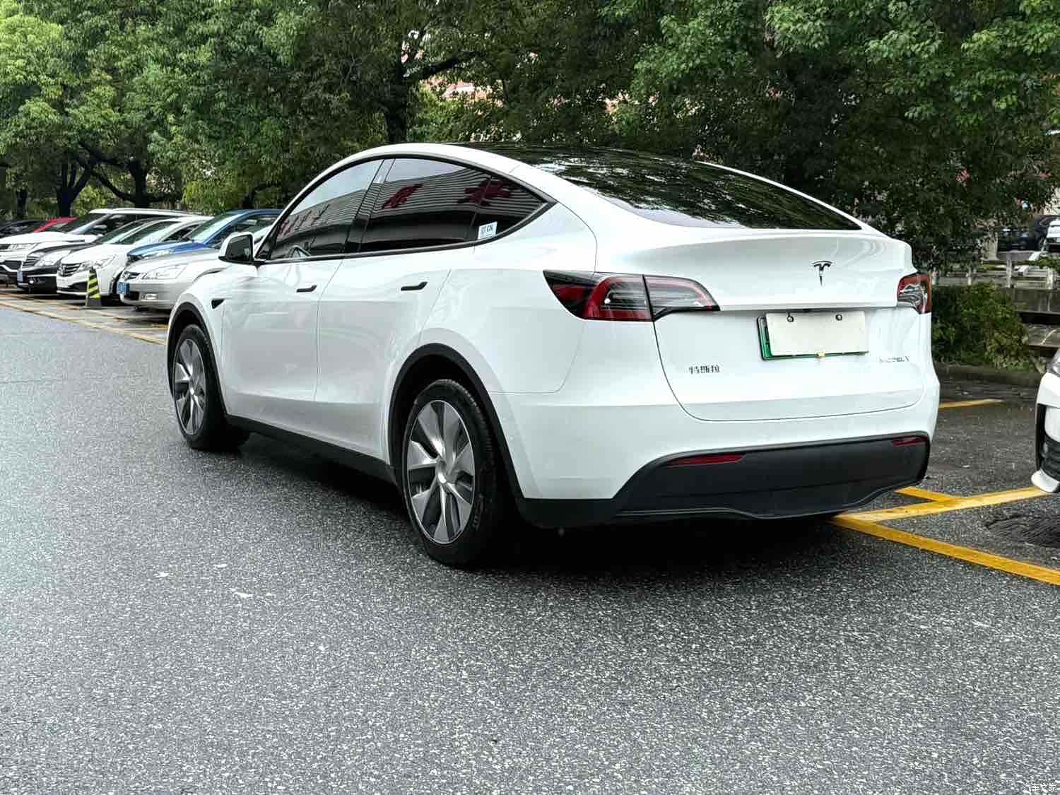 Tesla Model Y, 2022 4