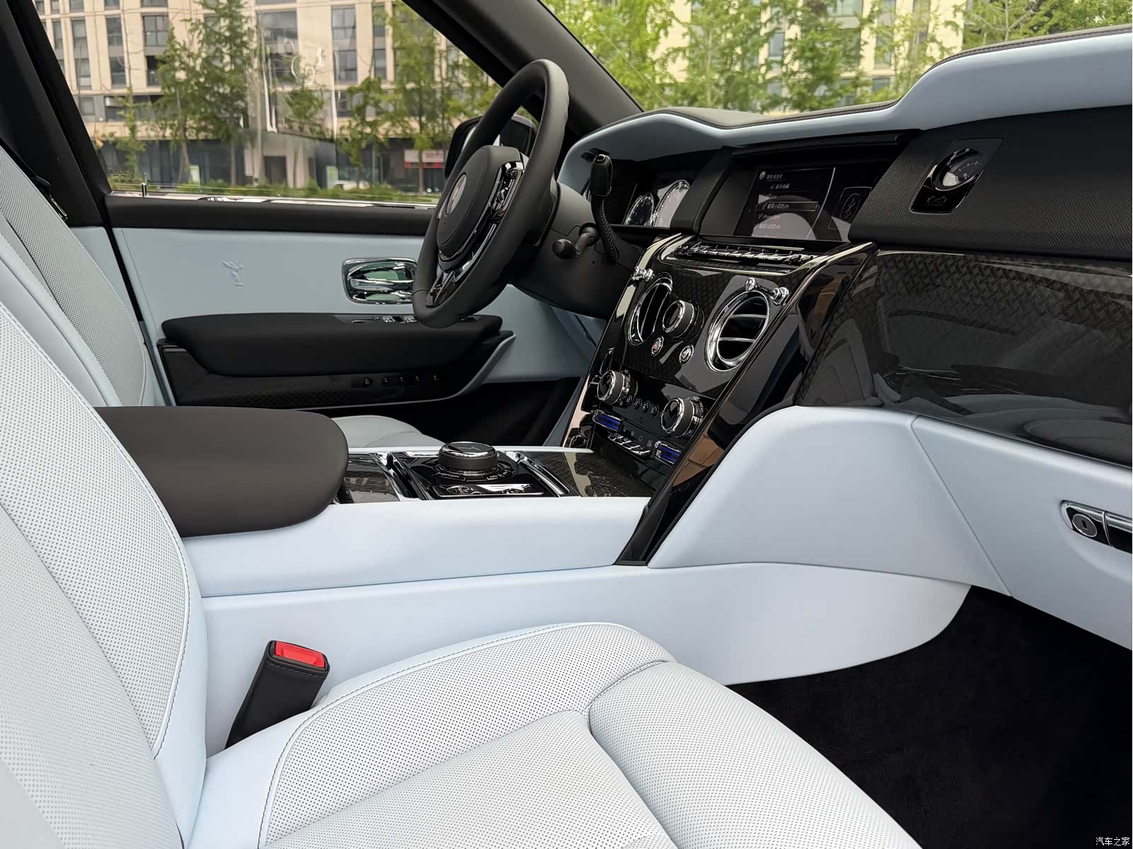 Rolls-Royce Cullinan, 2022 14