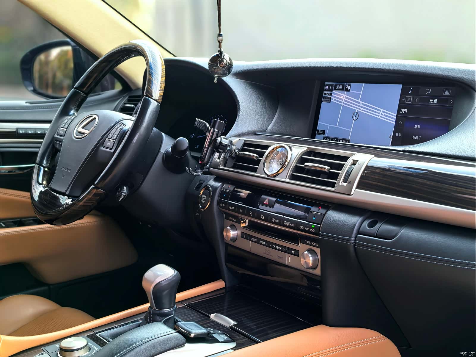 Lexus LS, 2015 12