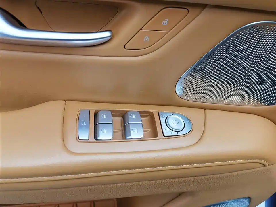 AITO Ask the world M7