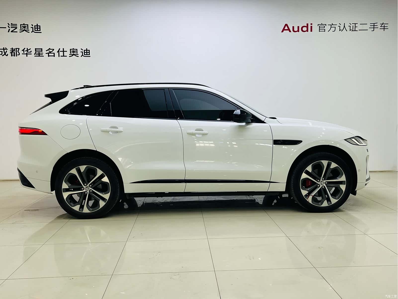 Jaguar F-PACE, 2023 3