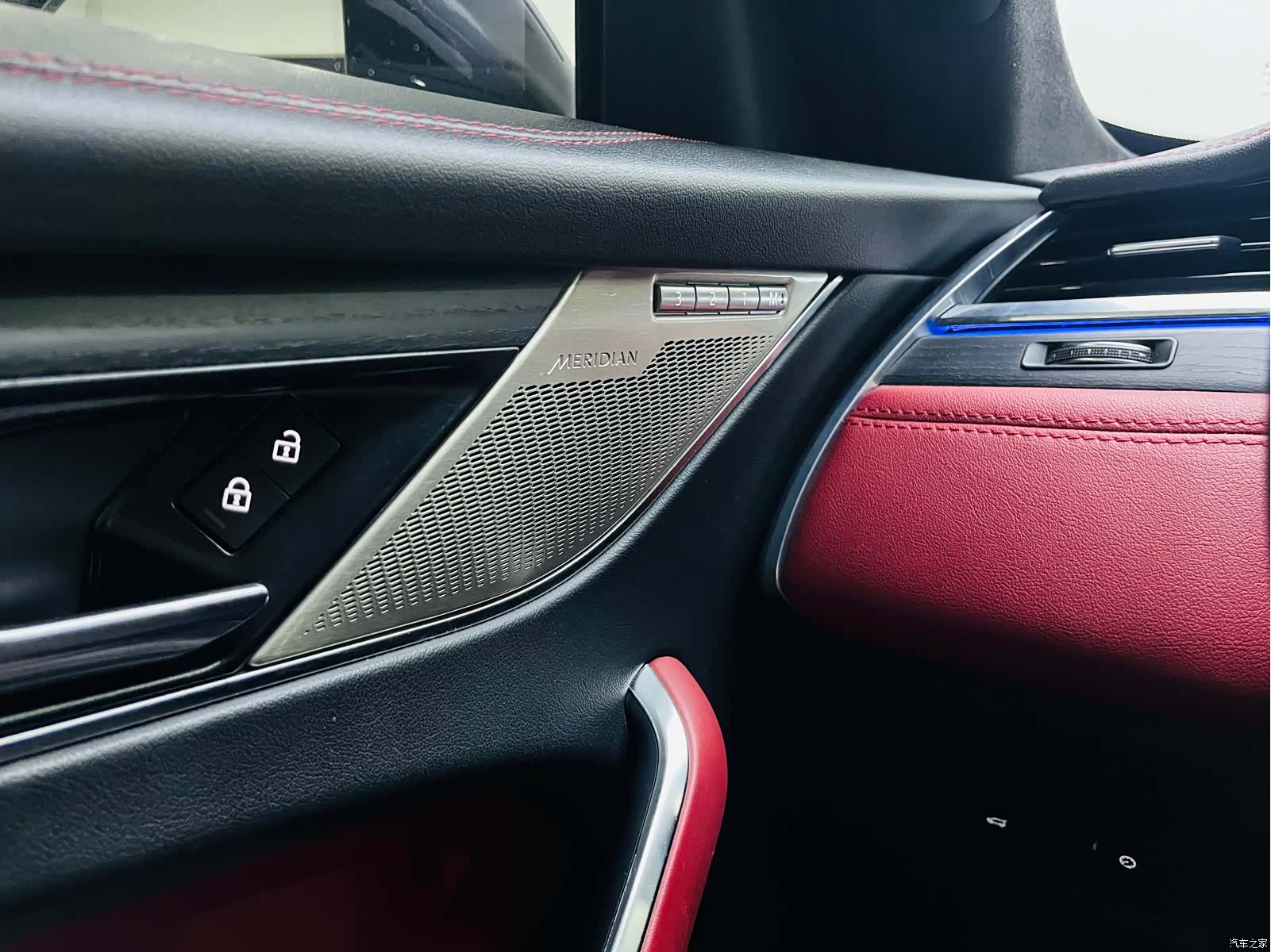 Jaguar F-PACE, 2023 12