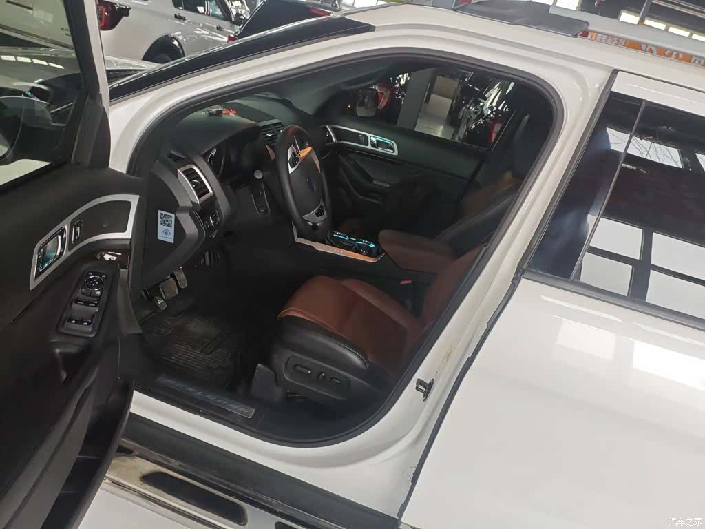 Ford Explorer, 2015 14