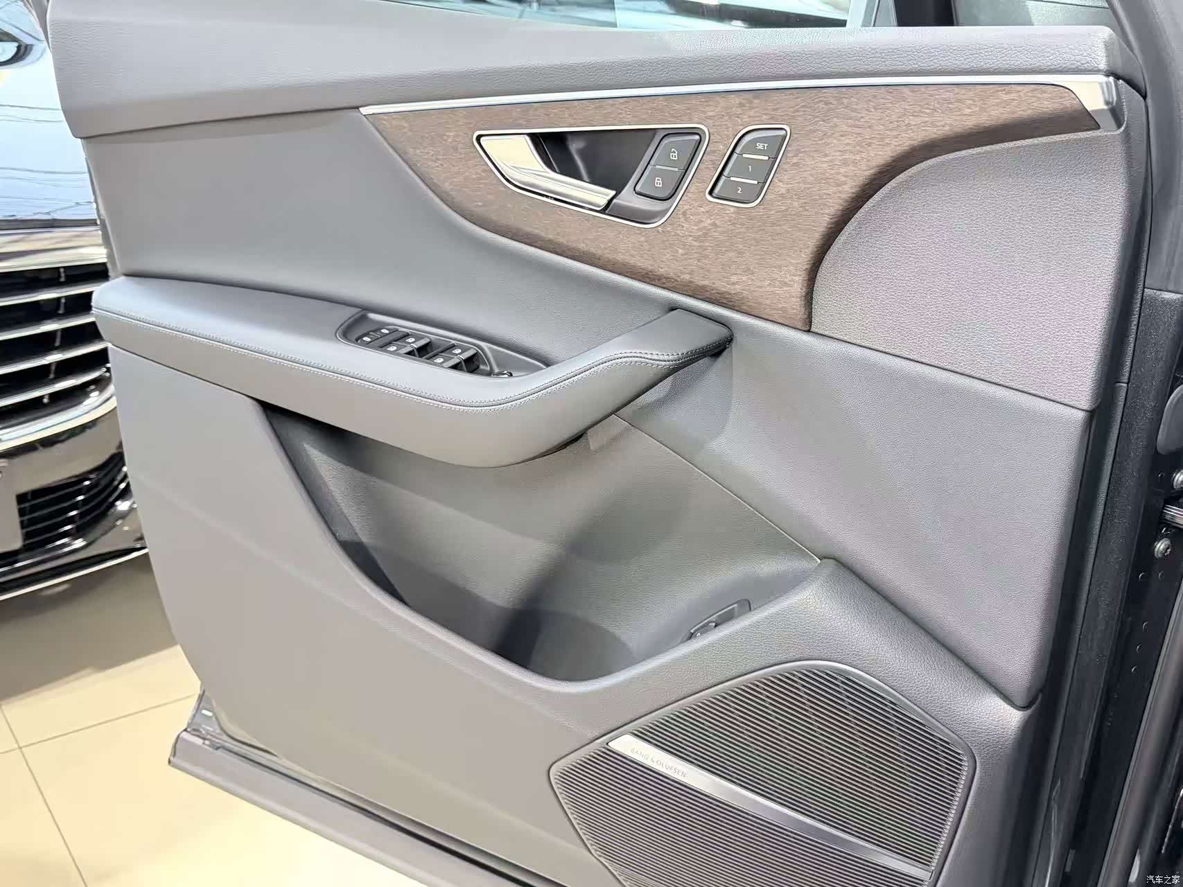 Audi Q7, 2022 10