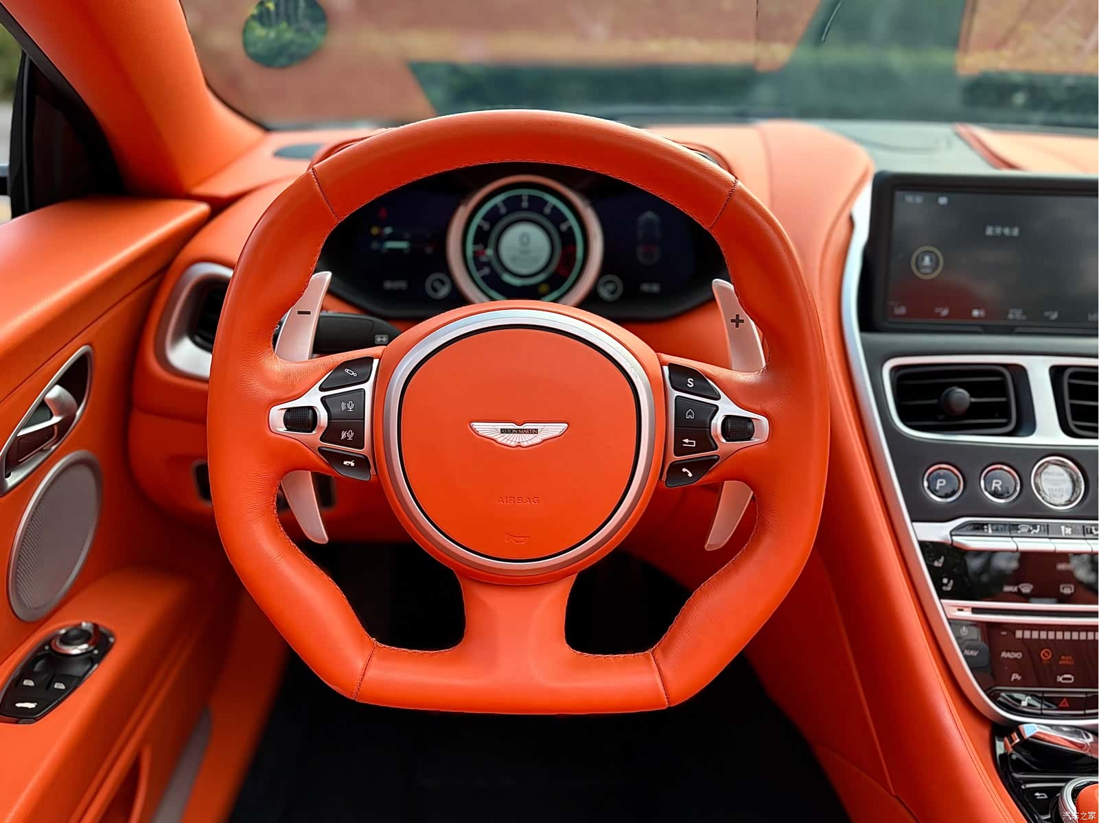 Aston Martin DB11, 2023 10