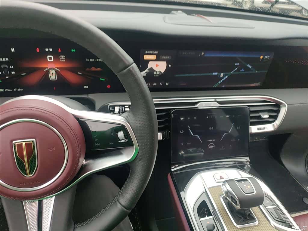Hongqi E-HS9, 2023 12