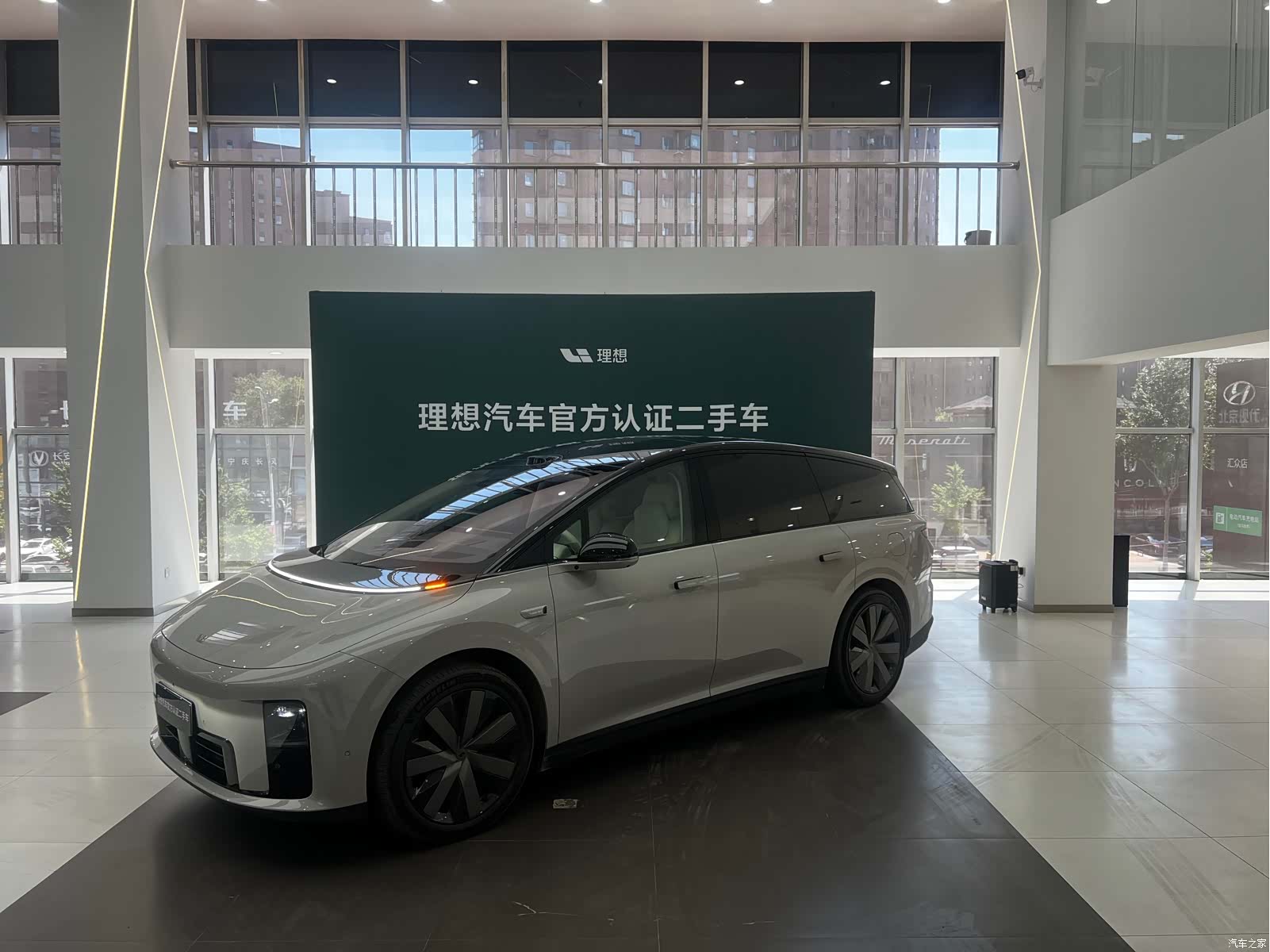 Li Auto i8, 2025 1