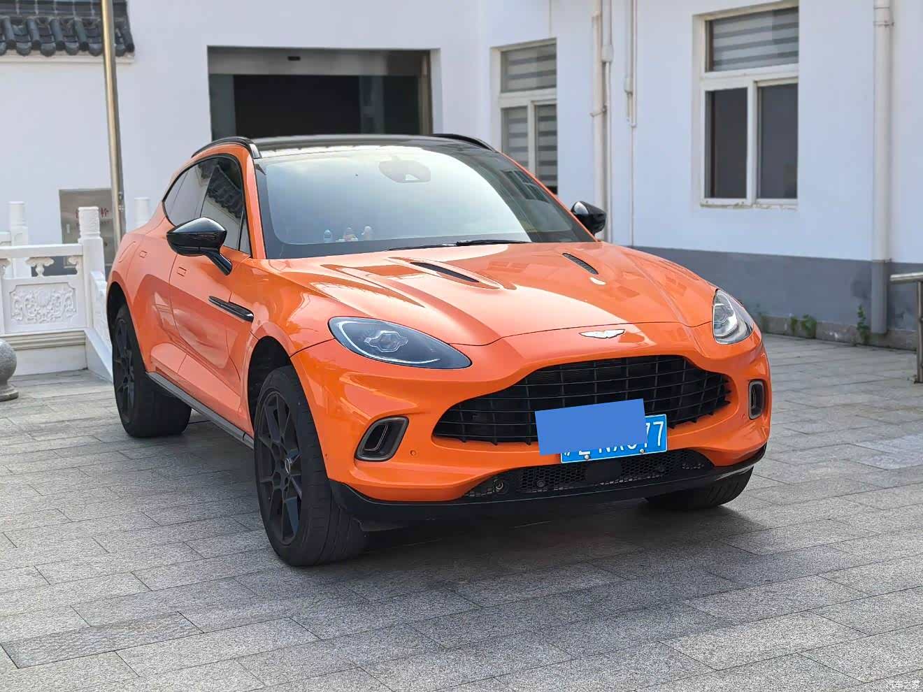 Aston Martin DBX, 2021 3