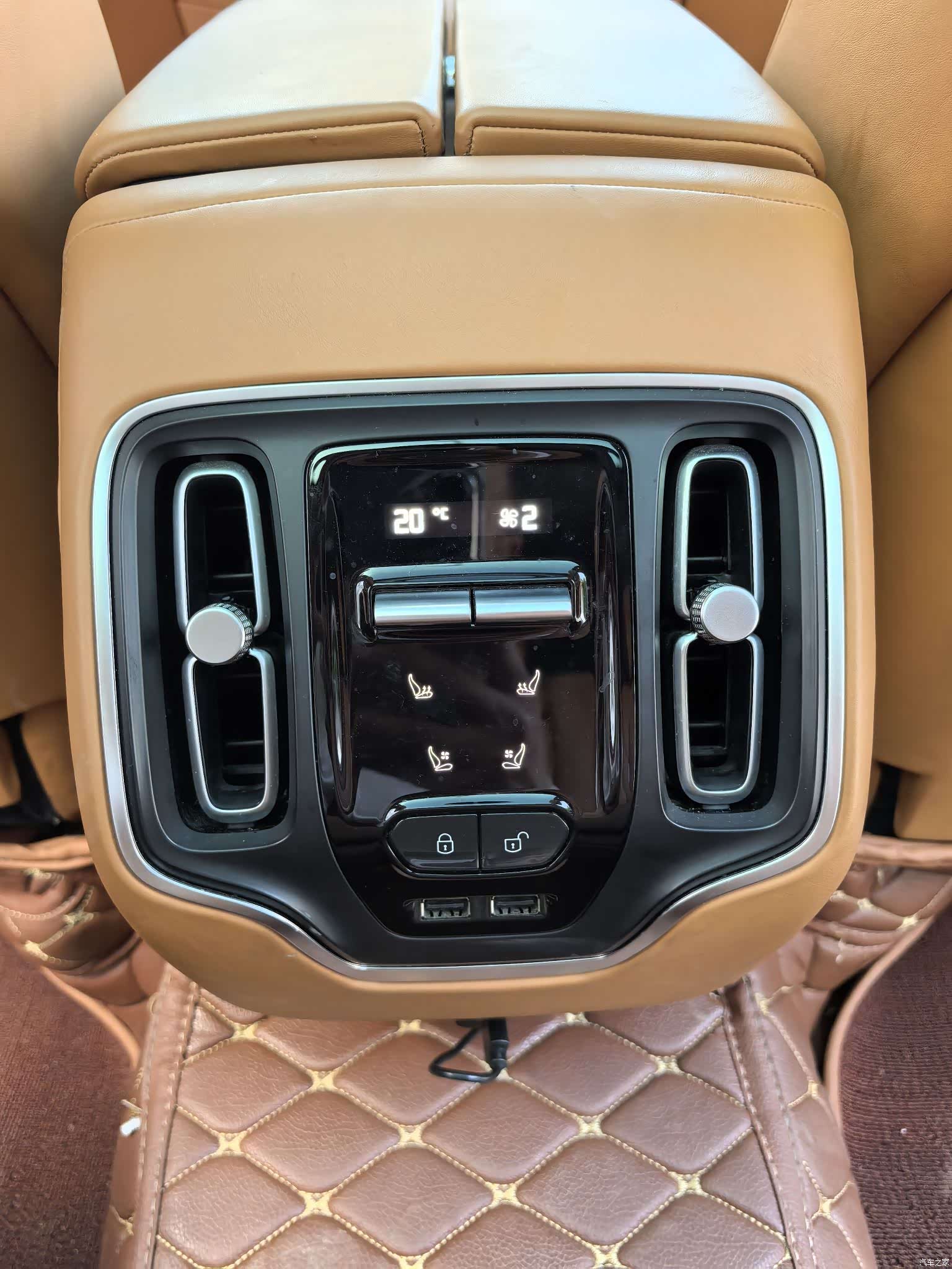 Aston Martin DBX, 2021 13
