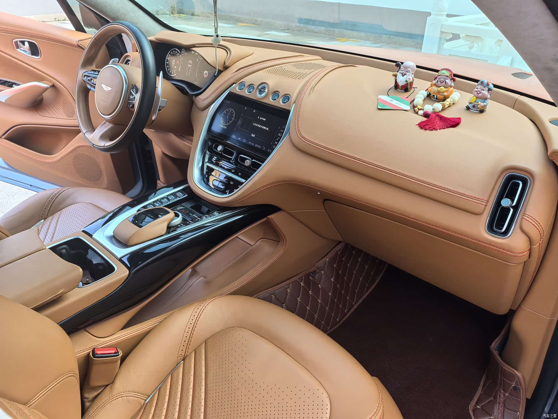 Aston Martin DBX, 2021 32
