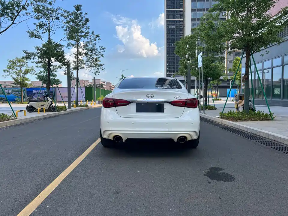 Infiniti Q50L