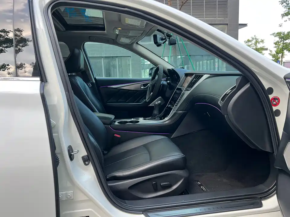Infiniti Q50L