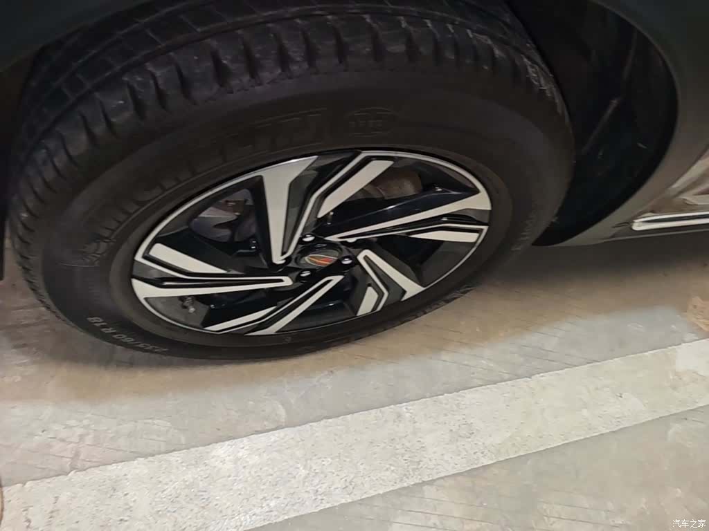 Hongqi HS5, 2023 23