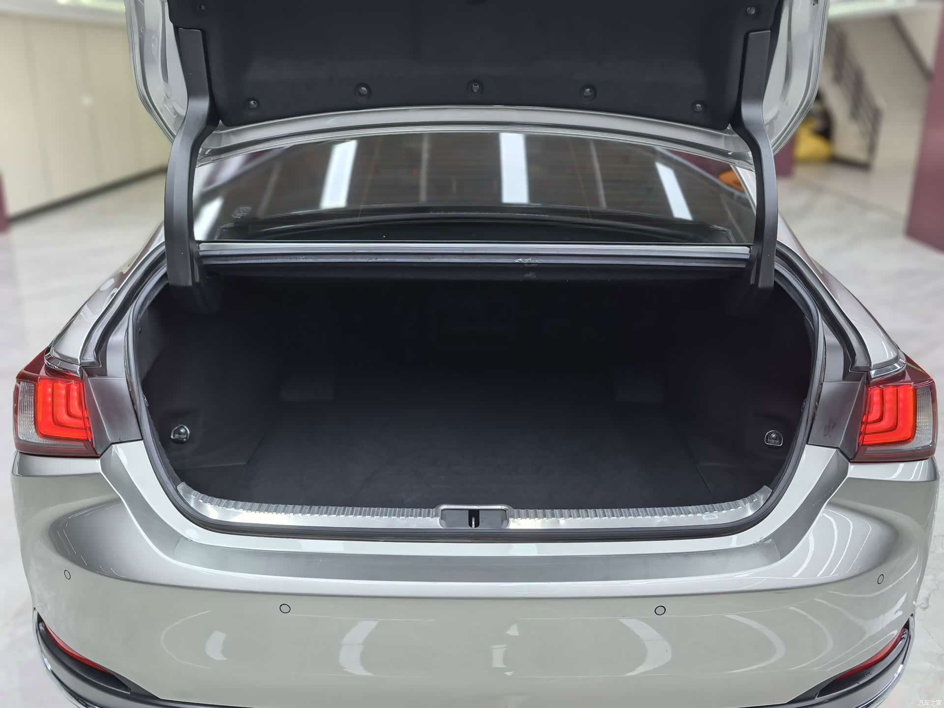 Lexus ES, 2020 32
