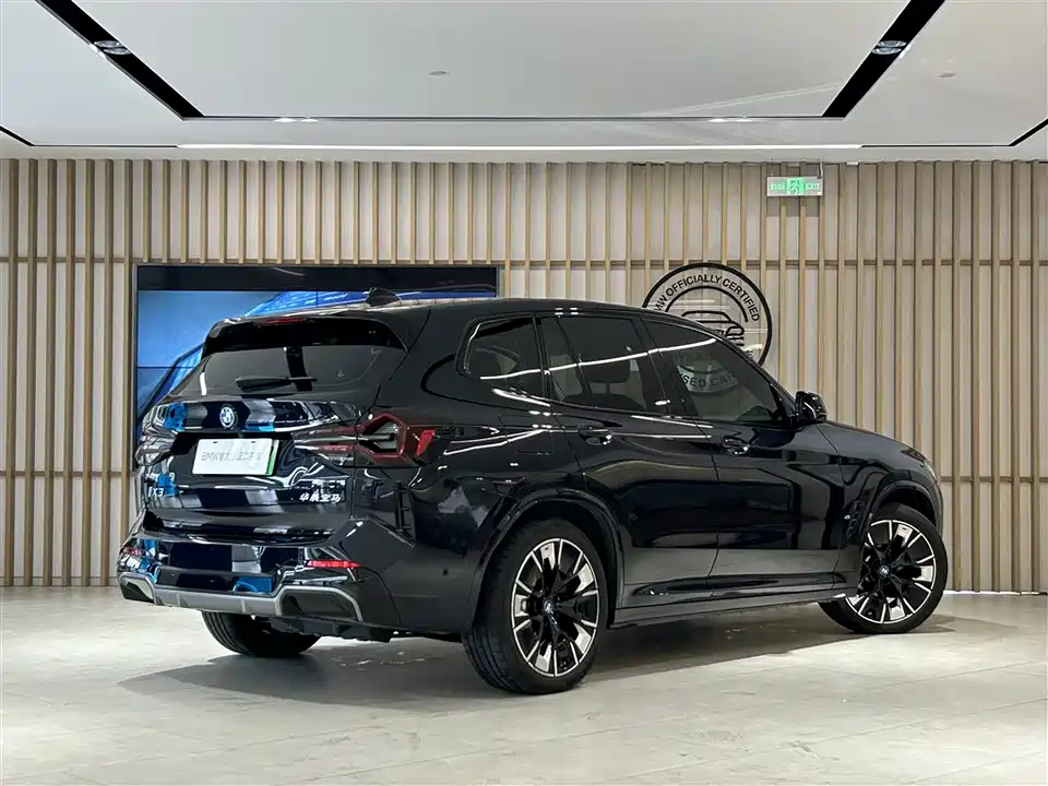 BMW iX3