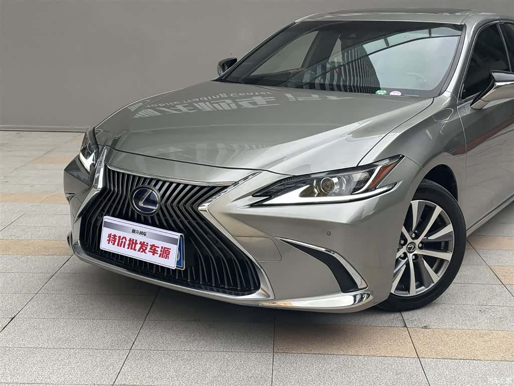 Lexus ES, 2021 3