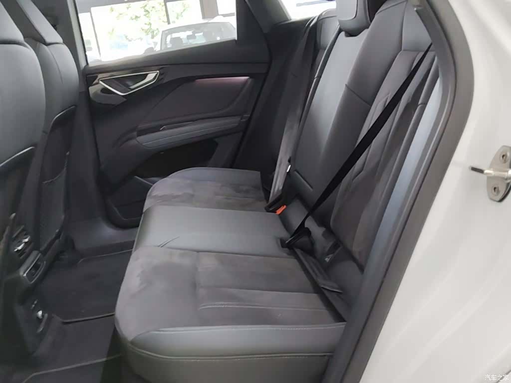 Audi Q4 e-tron, 2023 13