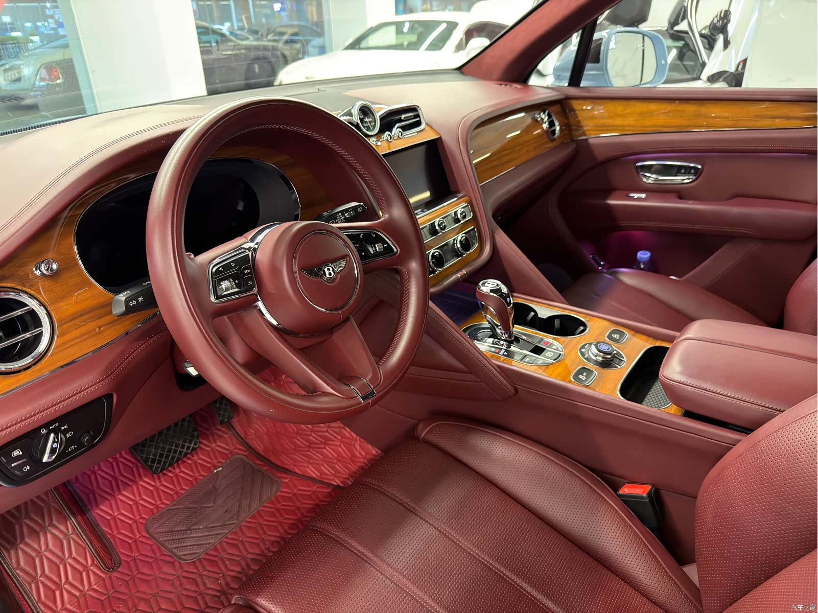 Bentley Bentayga, 2022 4