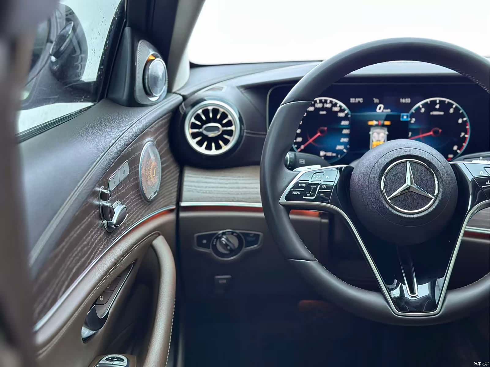 Mercedes-Benz E-Class, 2022 13