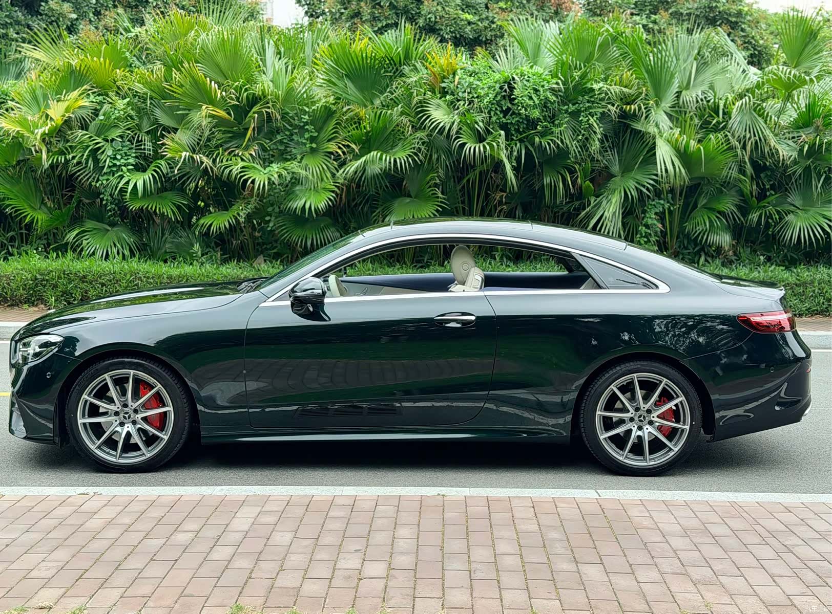 Mercedes-Benz E-Class, 2022 13