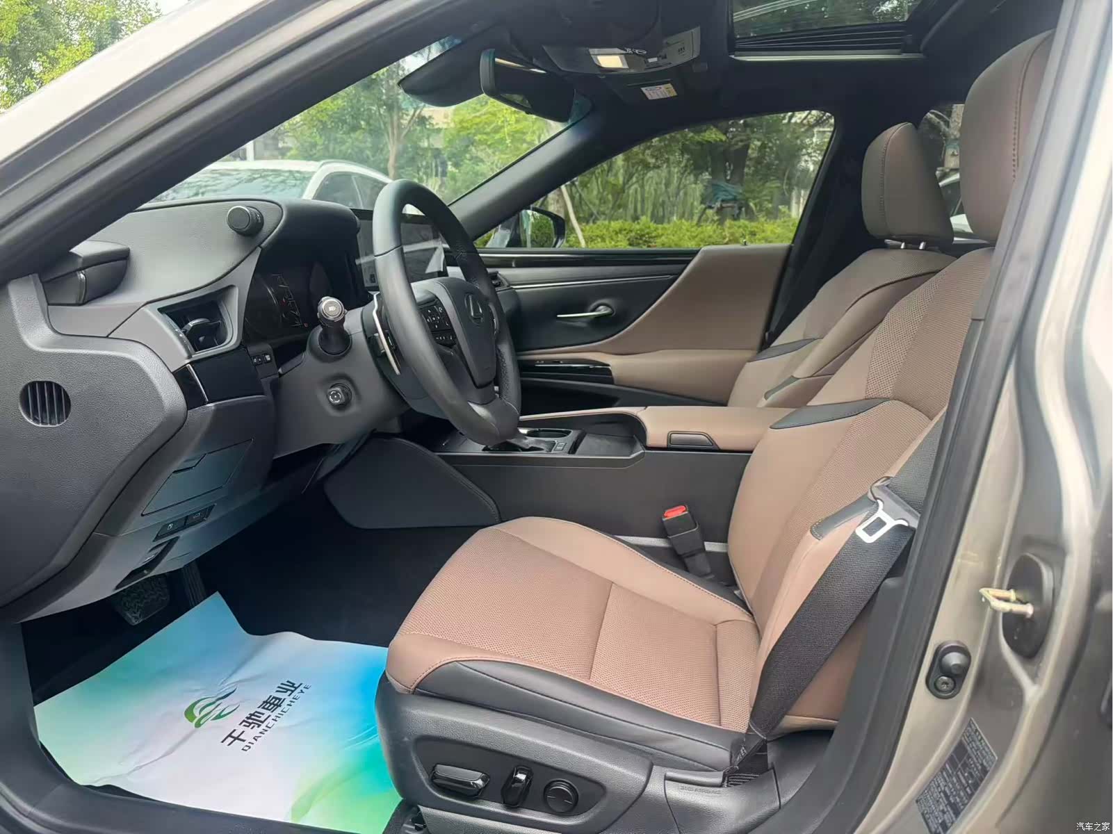 Lexus ES, 2023 все фото
