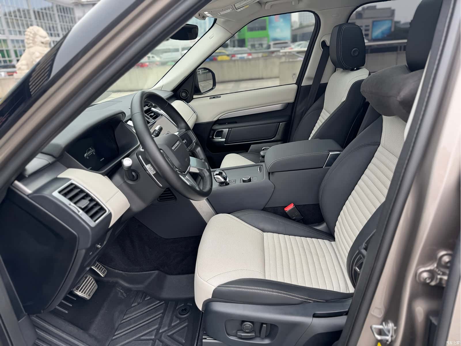 Land Rover Discovery, 2021 4