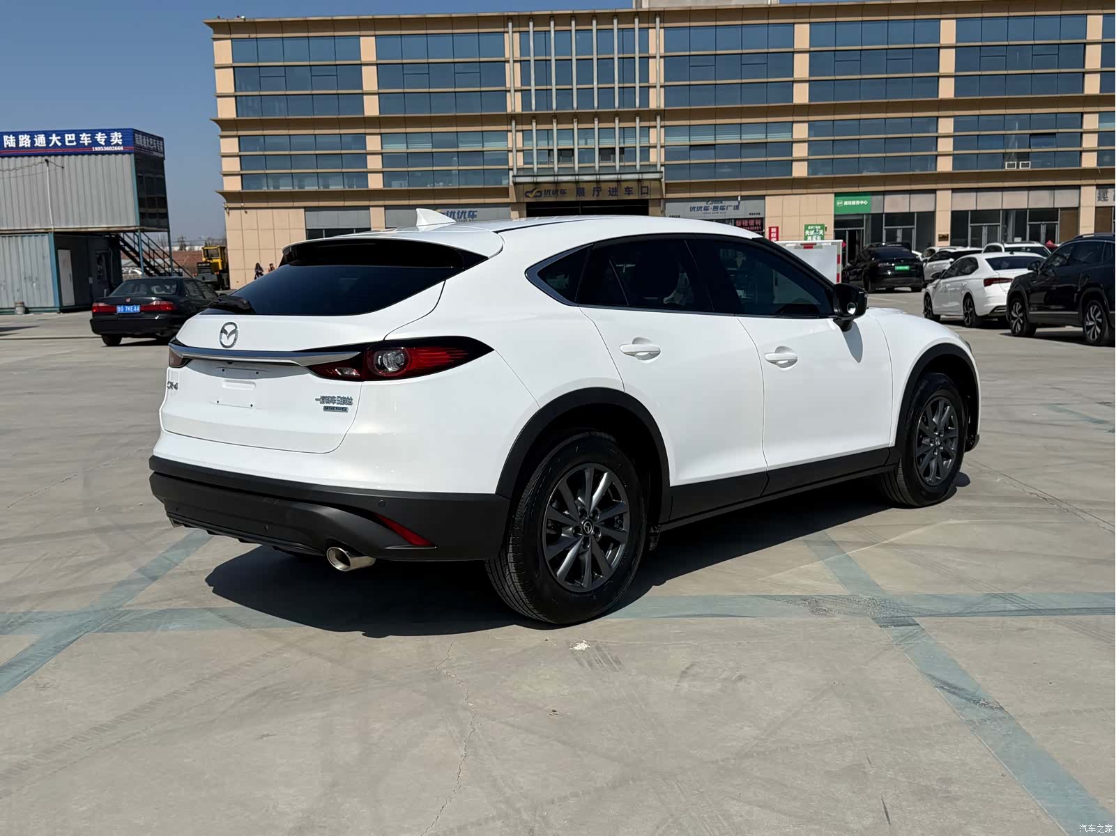 Mazda CX-4, 2023 4