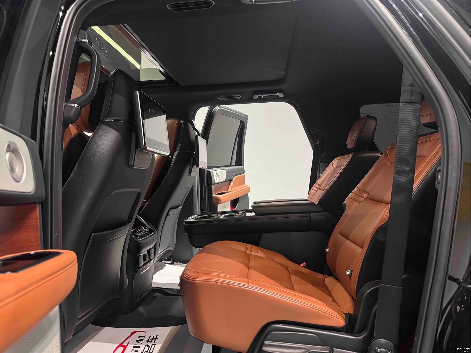Lincoln Navigator, 2021 16