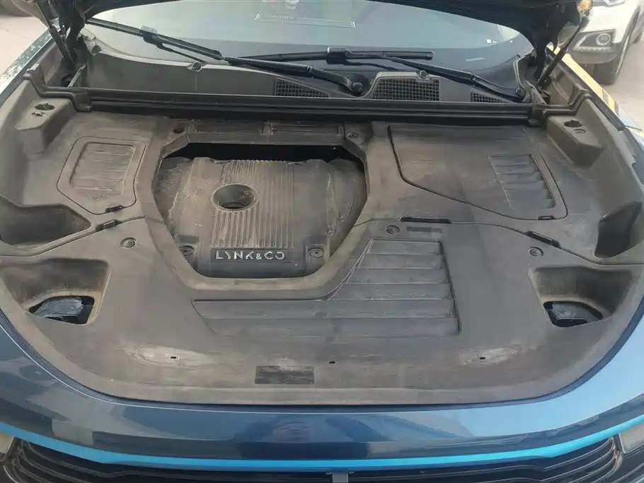 Lynk & Co 01