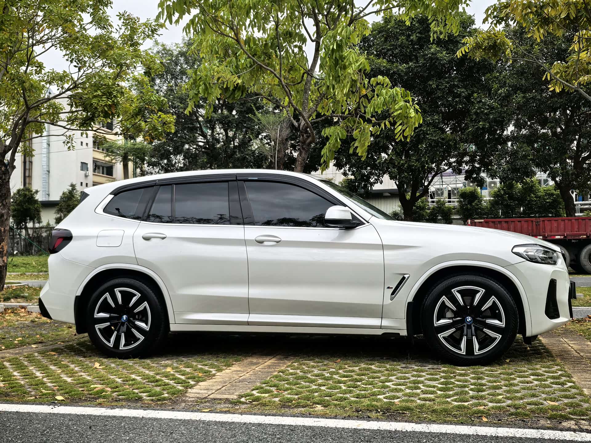 BMW iX3, 2023 4