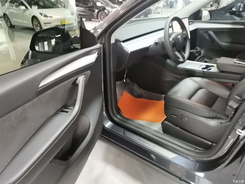 Tesla Model Y, 2024 16