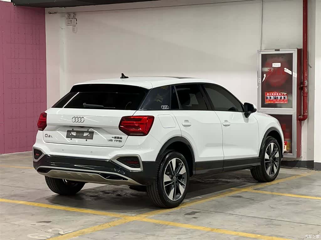 Audi Q2L, 2022 все фото