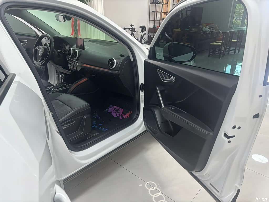 Audi Q2L, 2022 все фото