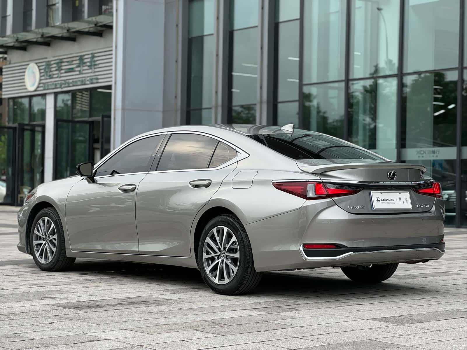 Lexus ES, 2022 4