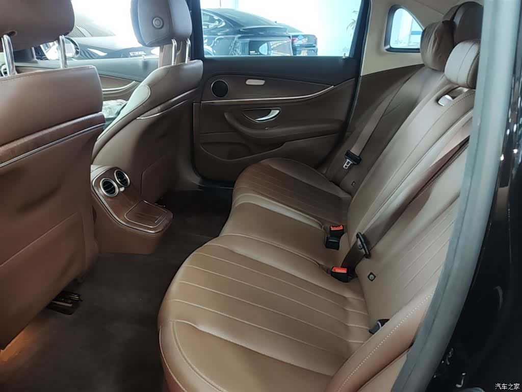 Mercedes-Benz E-Class, 2023 17