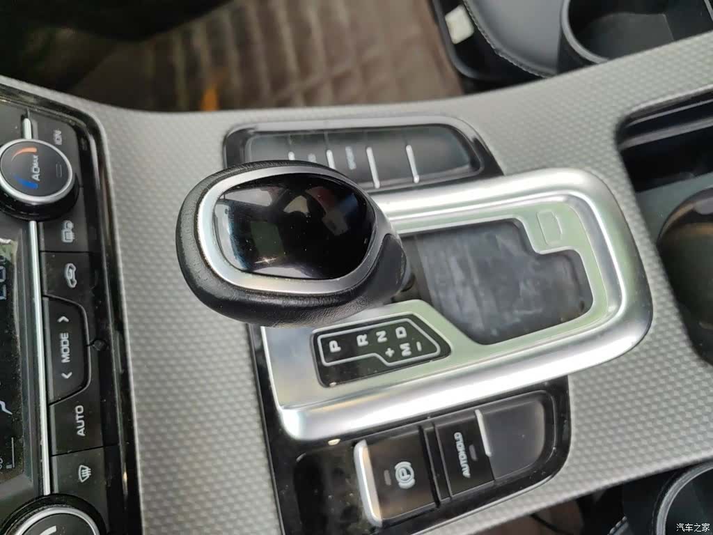 Geely Emgrand, 2017 7
